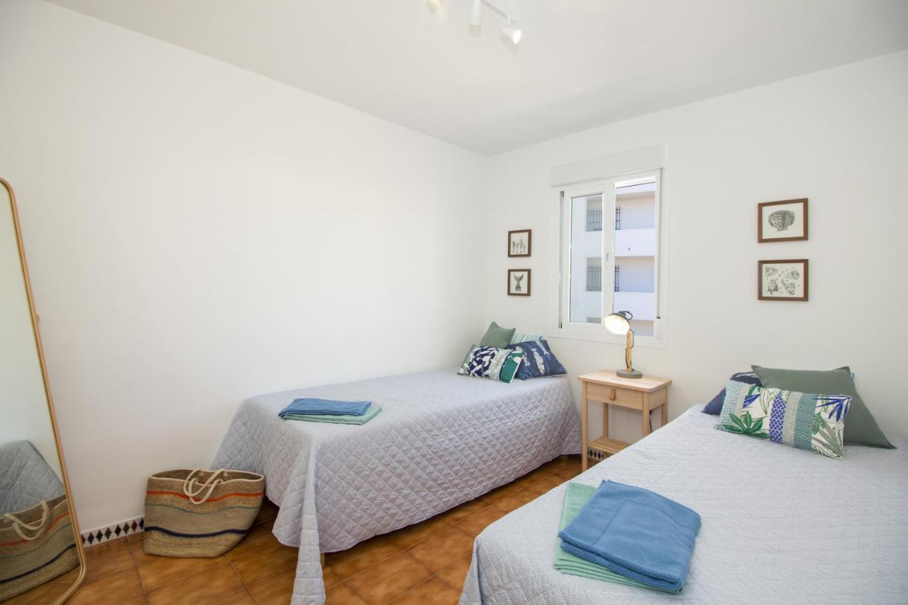A Cozy And Elegant Townhouse Across The Beach Torre de Benagalbon Bagian luar foto