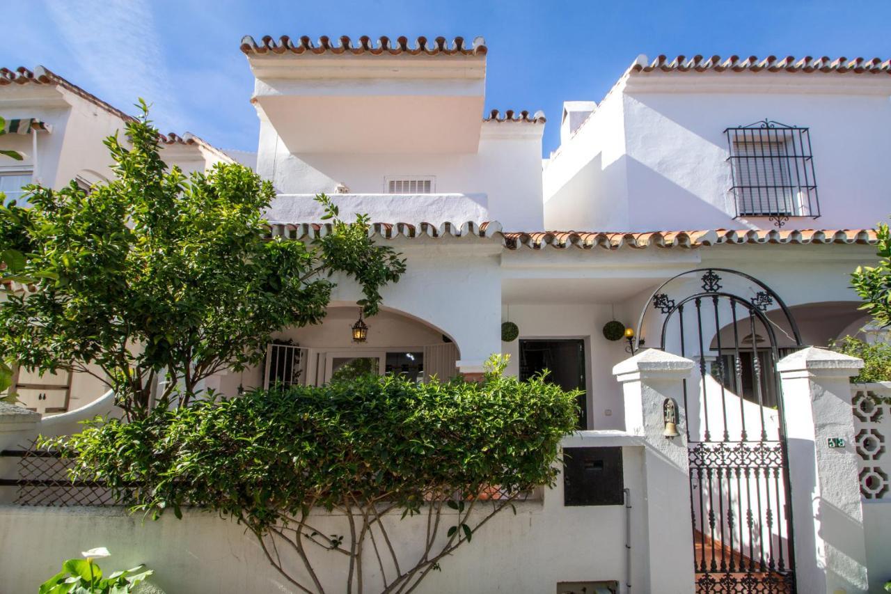 A Cozy And Elegant Townhouse Across The Beach Torre de Benagalbon Bagian luar foto
