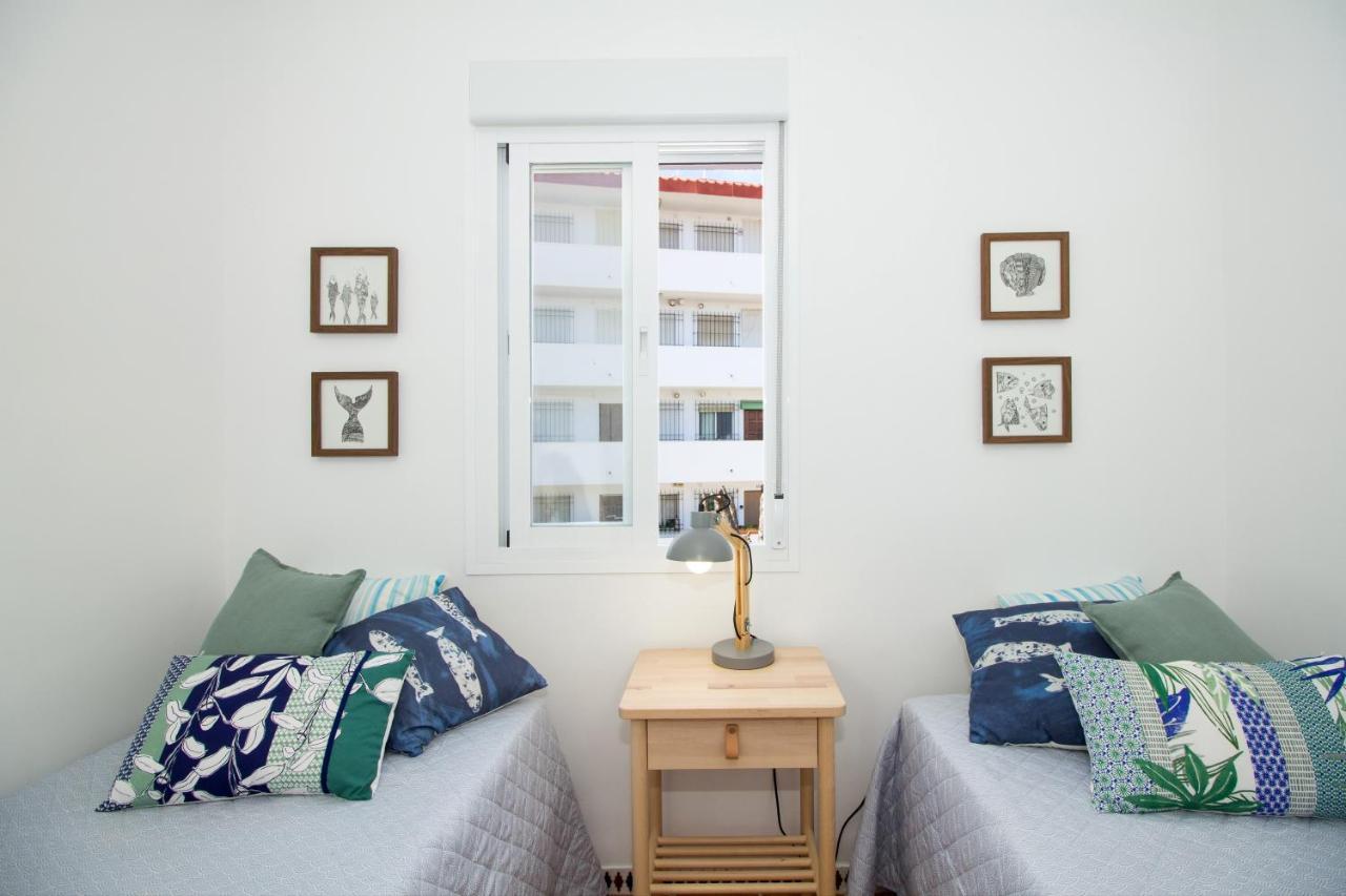 A Cozy And Elegant Townhouse Across The Beach Torre de Benagalbon Bagian luar foto