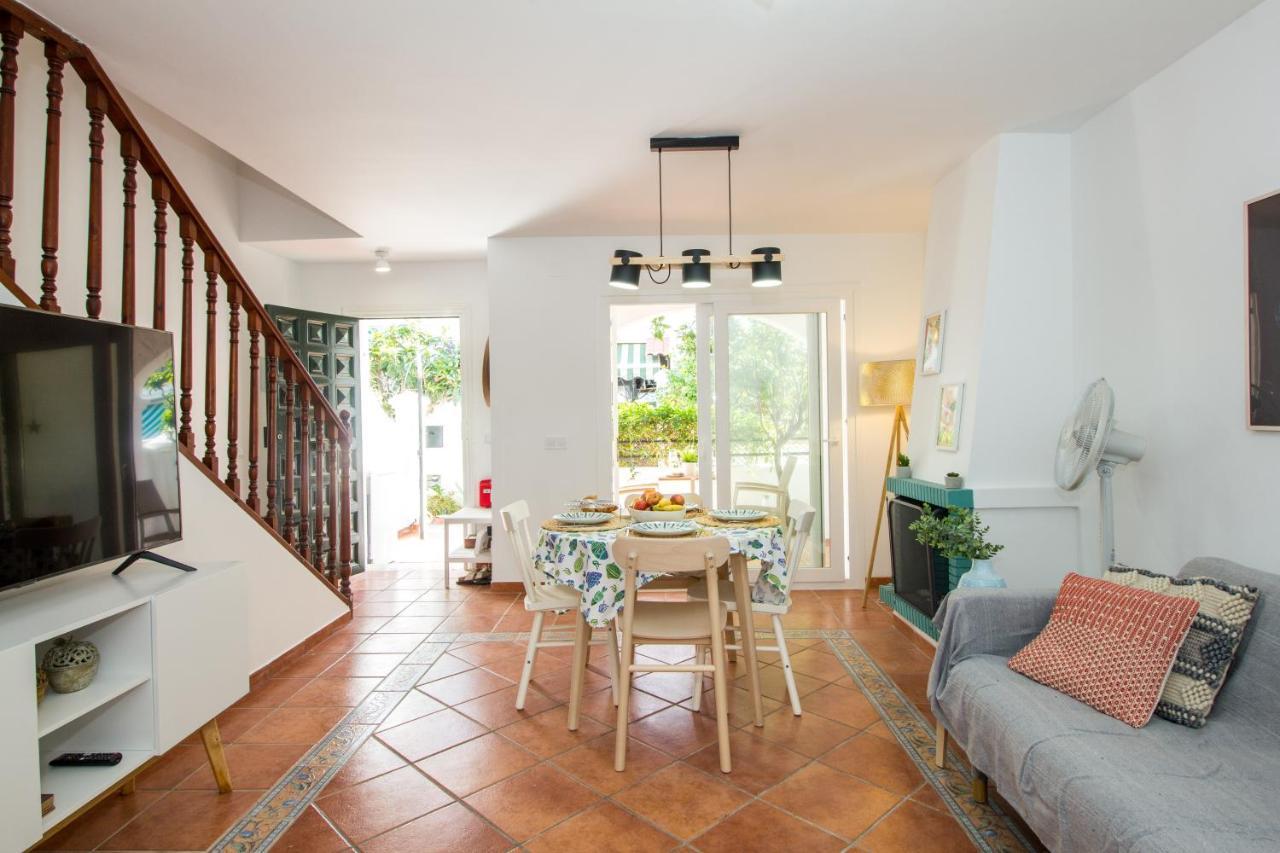 A Cozy And Elegant Townhouse Across The Beach Torre de Benagalbon Bagian luar foto