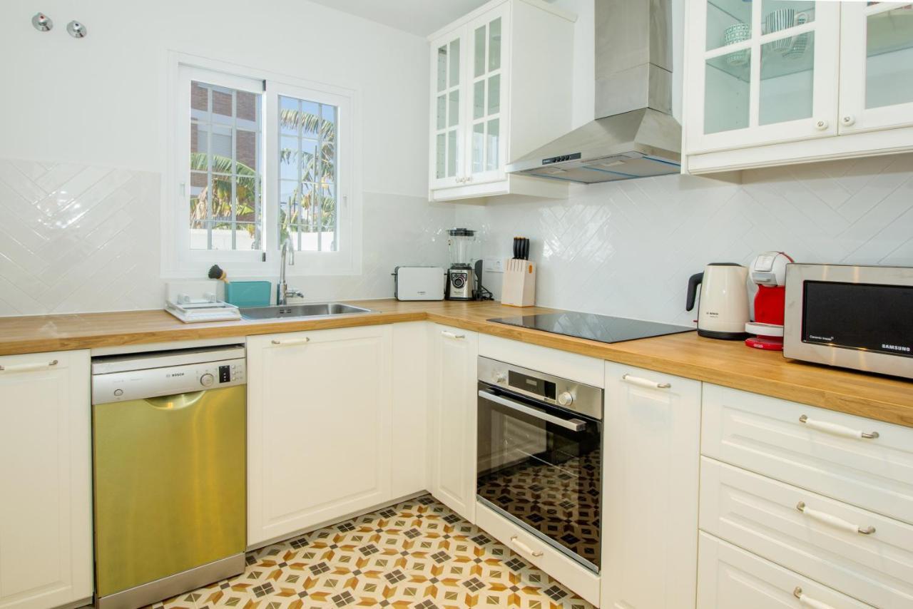 A Cozy And Elegant Townhouse Across The Beach Torre de Benagalbon Bagian luar foto