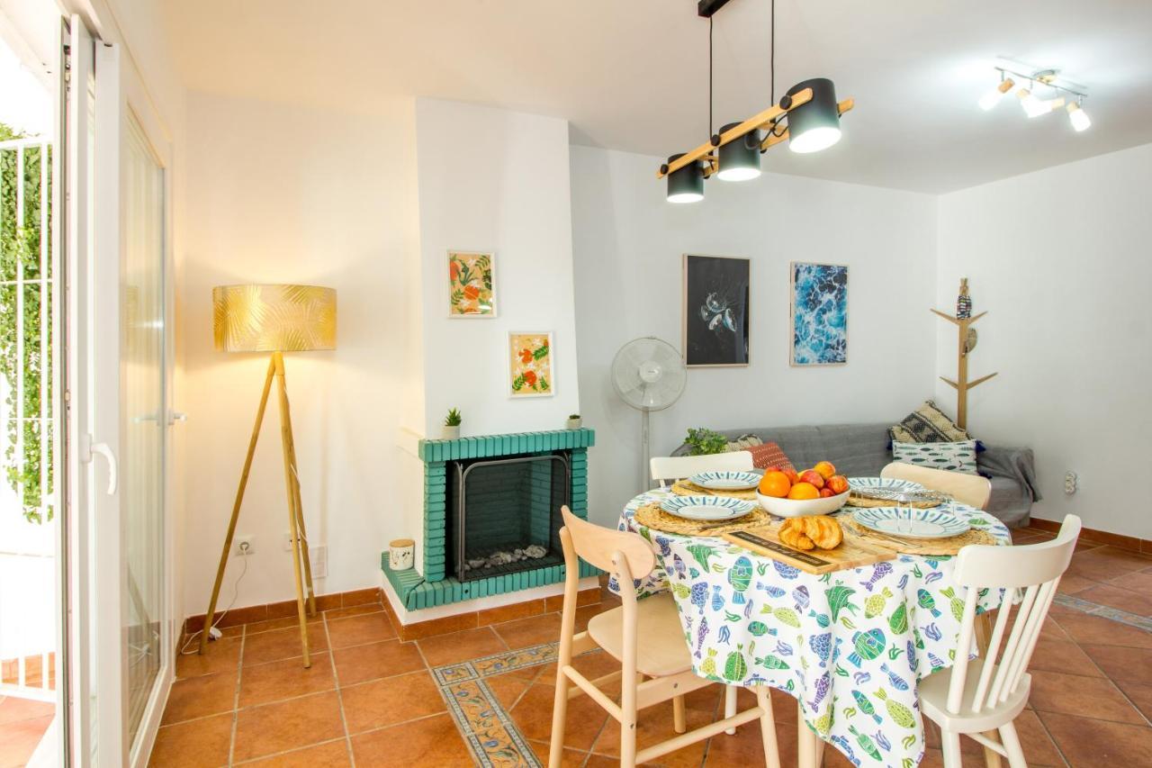 A Cozy And Elegant Townhouse Across The Beach Torre de Benagalbon Bagian luar foto