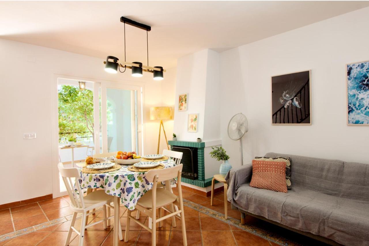 A Cozy And Elegant Townhouse Across The Beach Torre de Benagalbon Bagian luar foto