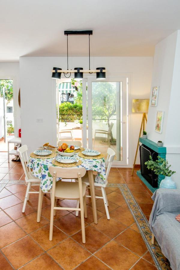 A Cozy And Elegant Townhouse Across The Beach Torre de Benagalbon Bagian luar foto